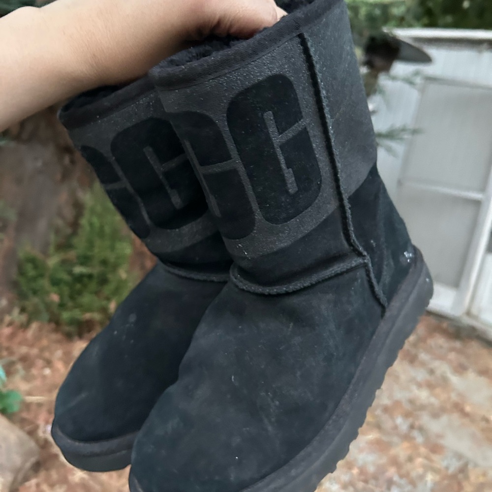 UGG Classic Short UGG Sparkle Graphic Logo Black